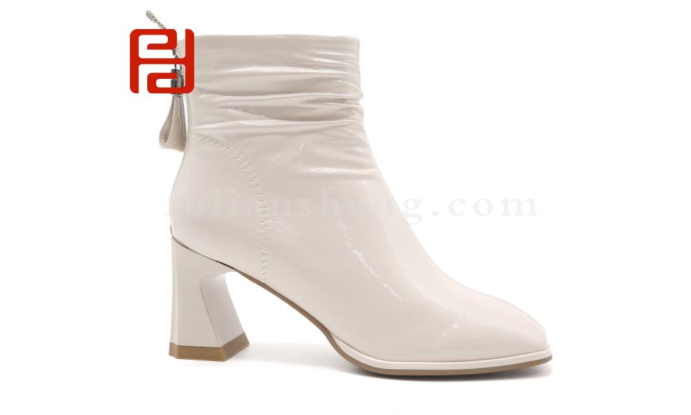 福連升休閑鞋冬季高跟褶皺短靴工作時(shí)尚亮面女鞋圖片