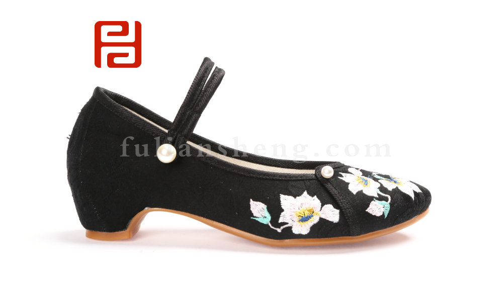 國潮有福 福連升2020春時尚中跟民族風繡花女單鞋(圖3)