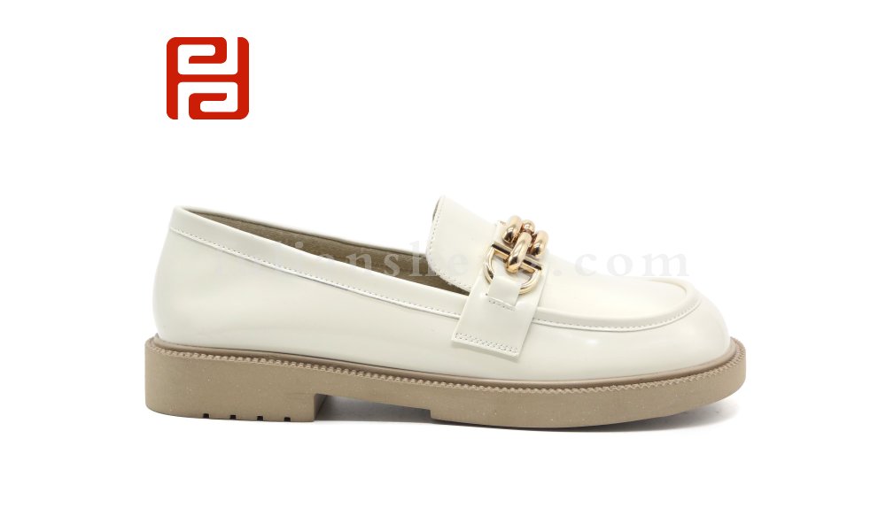 春季新款女鞋低跟時(shí)尚休閑樂(lè)福鞋亮面ins小皮鞋